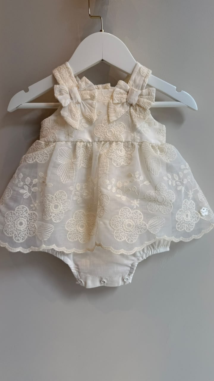 Vestido bordado bege — Tam. P